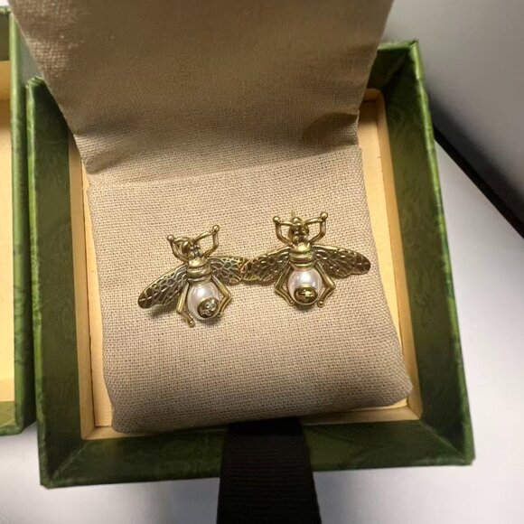 New Gucci Bee Logo Earrings Set (Full Packaging) - Picture 6 of 6